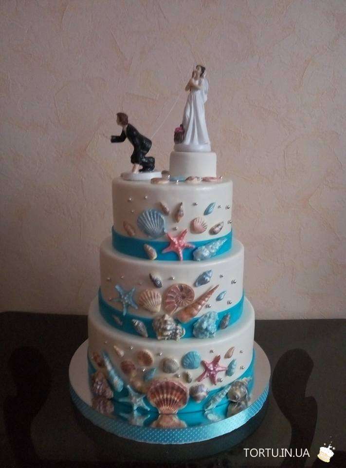 Весільний торт з ракушками
