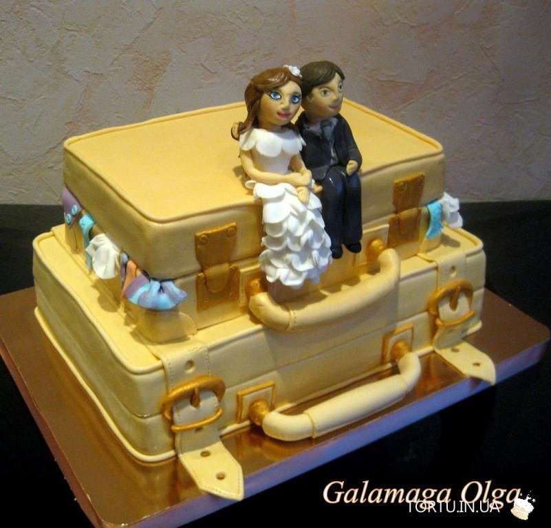 Свадебный торт - на чемодане