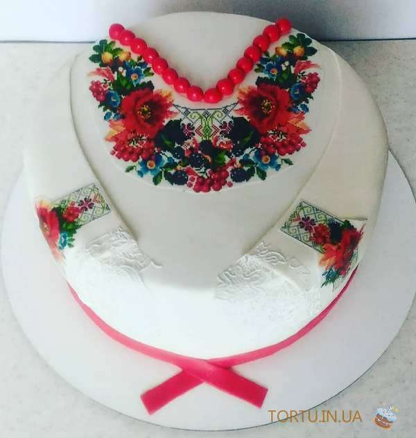 Торт у вигляді сорочки вишиванки