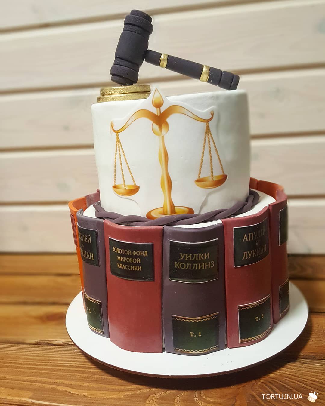 Торт для судді